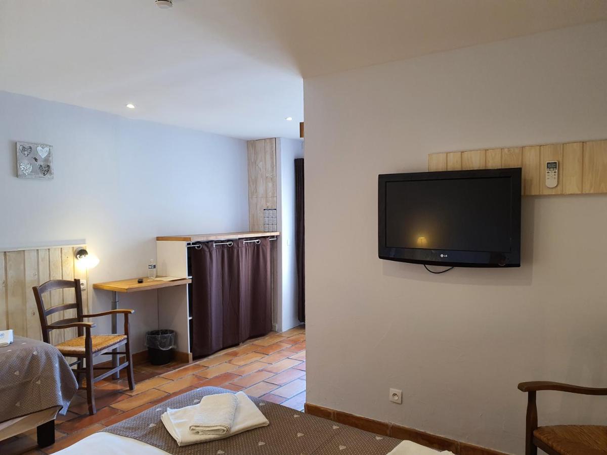Logis Hotel Restaurant L'Escarbille Saint-Martin-dʼArdèche Eksteriør billede